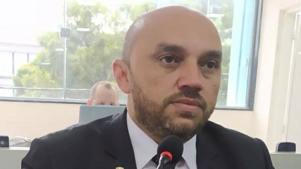 Edson Carlos apresenta projeto que implanta Assistência Psicopedagógica na Rede Municipal de Ensino
