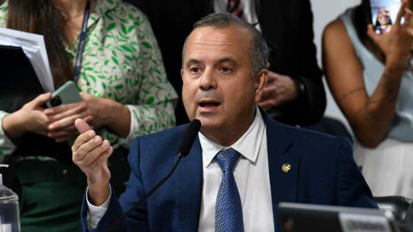Rogério Marinho vota contra indicação de Zanin ao STF