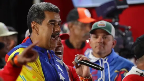 Órgão eleitoral controlado por Maduro diz que Maduro venceu as eleições na Venezuela