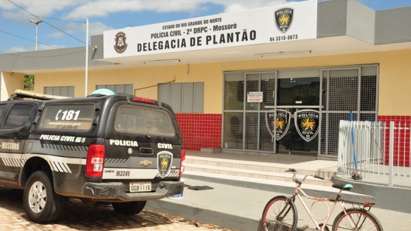 Delegacias fechadas e PMs sem saber onde fazer flagrante em Mossoró