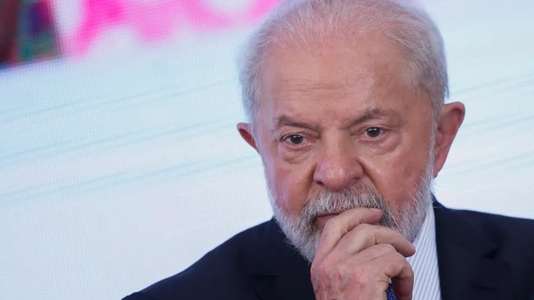 Lula passa por cirurgia em São Paulo para drenagem de hematoma