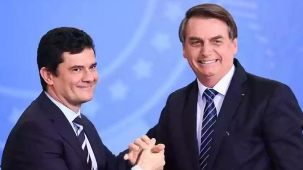 Sérgio Moro liga para Bolsonaro e declara apoio ao presidente no 2º turno