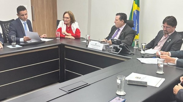 Allyson trata de obras para Mossoró no Ministério da Saúde