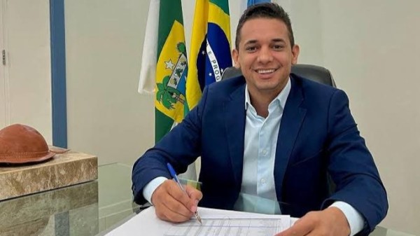 Allyson paga nesta sexta-feira (8) de forma antecipada 13º completo dos servidores da Prefeitura