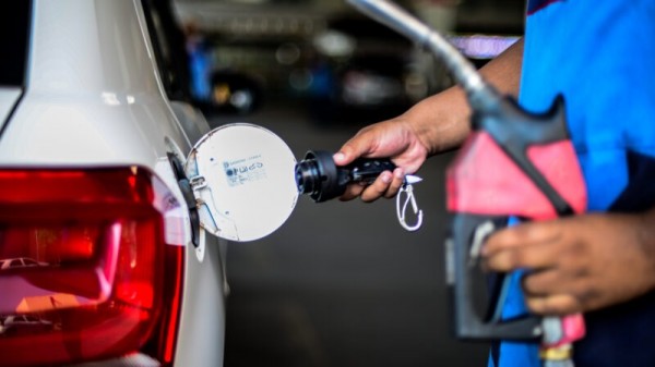 BlackFriday: Petrobras reduz preço dos combustíveis hoje para aumentar amanhã com a reoneação dos impostos 