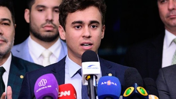 Nikolas aciona TCU sobre enxoval de algodão egípcio de Lula