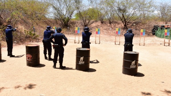 Guardas municipais concluem curso de tiro e comemoram porte institucional