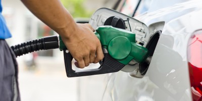 Gasolina aumenta 3,3% nas refinarias