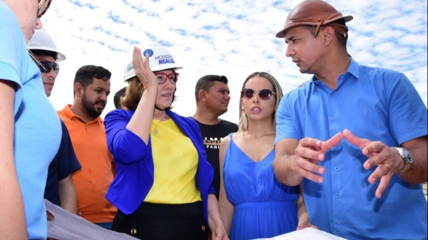 Allyson e Zenaide visitam obras da saúde em Mossoró