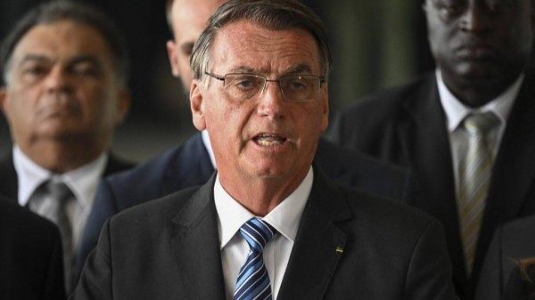 Bolsonaro é internado em hospital em São Paulo para exames