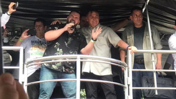 Bolsonaro atrai multidão em Natal e se emociona após lembrar de atentado em 2018