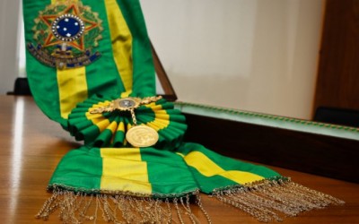 O PT "surrupiou" atÃ© a faixa presidencial?