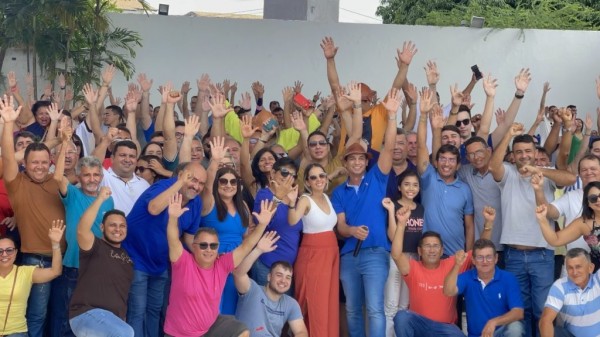 Prefeito fortalece base de apoio em almoço com lideranças
