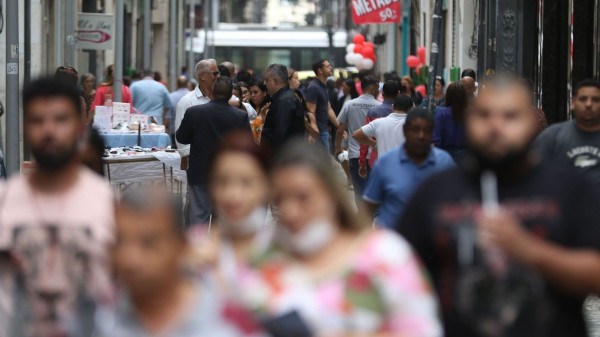 Covid-19: Brasil registra 114 mortes e 15,8 mil casos em 24h