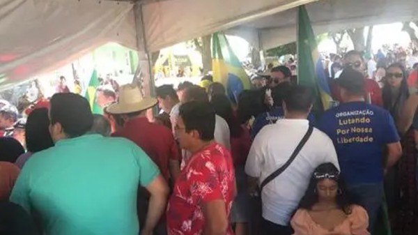 Fátima Bezerra é hostilizada na Feirinha de Caicó