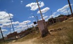 Moradores cobram reforma em quadra de esporte na Maísa