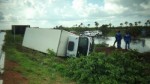 CaminhÃµes tombam quase que ao mesmo tempo no Complexo ViÃ¡rio AboliÃ§Ã£o (BR-304)