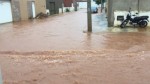 Chuva forte alaga ruas, invade casas e deixa moradores ilhados no Monte Olimpo