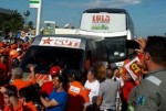 Lula frusta expectativa de militantes que aguardavam comitiva desde Ã s 11h na Base da Petrobras