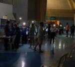 Funcionários da Saúde continuam vacinação com lanternas de celulares após queda de energia em Mossoró