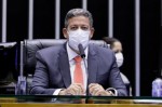 Lira joga um balde de água fria em cima do "superpedido" de impeachment 