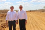Deputado GirÃ£o visita obras de recuperaÃ§Ã£o da Estrada do Cajueiro: "Esse Ã© o Brasil que estÃ¡ mudando"
