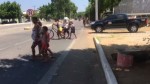 Comerciante alerta para risco de acidente com estudantes em trecho da Avenida Felipe CamarÃ£o