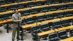 De deputado de baixo clero que ninguém queria ouvir, a líder da direita que o sistema tenta calar