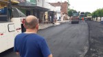 Após solicitação, Edson Carlos fiscaliza obras de asfaltamento no Bom Jardim