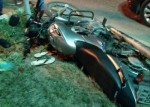 Motociclista morre ao colidir em poste na rotatÃ³ria da UERN