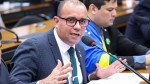 Sgt. Gonçalves apresenta PL sobre passagem em semáforo vermelho durante a madrugada