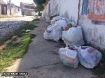 Garis cruzam os braÃ§os e lixo se acumula nas ruas; PMM garante que o pagamento estÃ¡ em dia