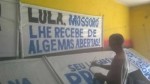 Manifestantes confeccionam cartazes e faixas contra a visita de Lula em MossorÃ³