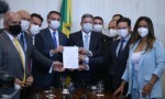 Bolsonaro entrega à Lira programa que vai substituir o Bolsa Família