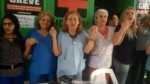 De mÃ£os dadas, servidores do HRTM fazem protesto e paralisam os atendimentos por uma hora