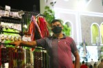 Vendedores ambulantes reclamam de baixo faturamento na Festa de Santa Luzia