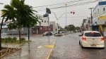 Forte chuva alaga ruas e deixa bairros sem energia em Mossoró