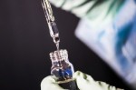 Brasil faz parceria para produzir 100 milhÃµes de doses de vacina contra Covid-19
