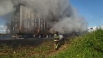 Carreta pega fogo após viaduto em Mossoró