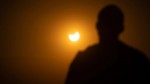 Lojas de Mossoró registram aumento na procura por lentes e máscaras de solda para ver o eclipse solar