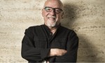 Paulo Coelho pede boicote a produtos brasileiros