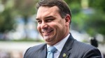 Flávio Bolsonaro cresce e já lidera Lula em cenários para 2026