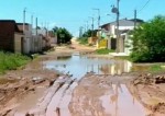 Moradores reclamam de buracos e lama em rua do bairro SumarÃ© e preparam protesto