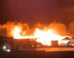 Incêndio atinge barracas durante a queima de fogos em Pipa