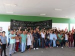 Servidores do HRTM cruzam os braÃ§os e cobram pagamento dos salÃ¡rios
