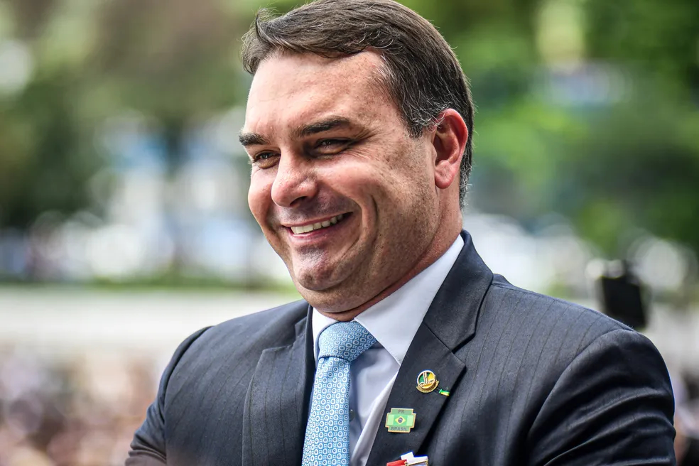 Vox Brasil: com 43,8%, Flávio lidera cenário de 2º turno contra Lula