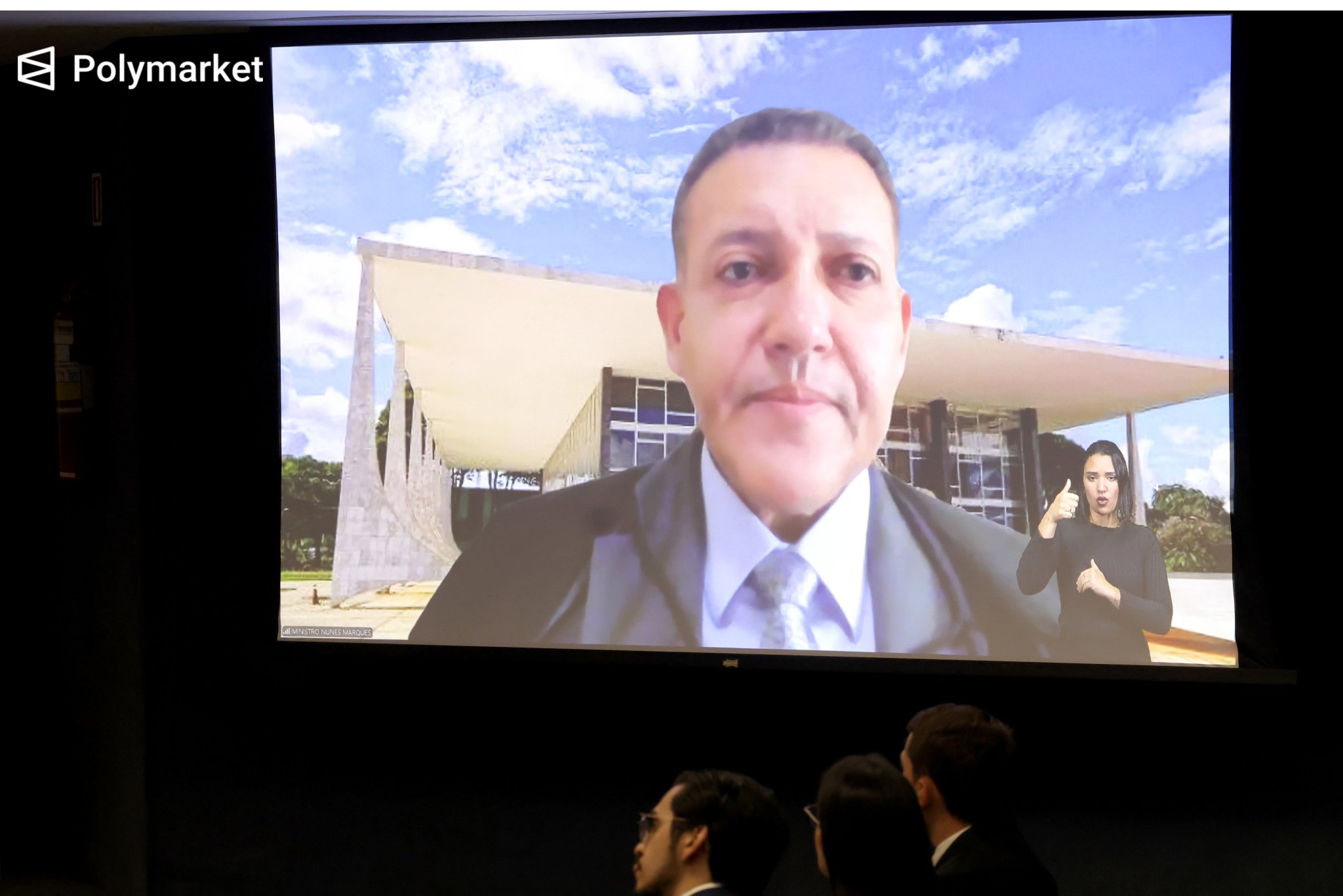 Nunes Marques vê “excessos” e tende a reformar condenação de Bolsonaro