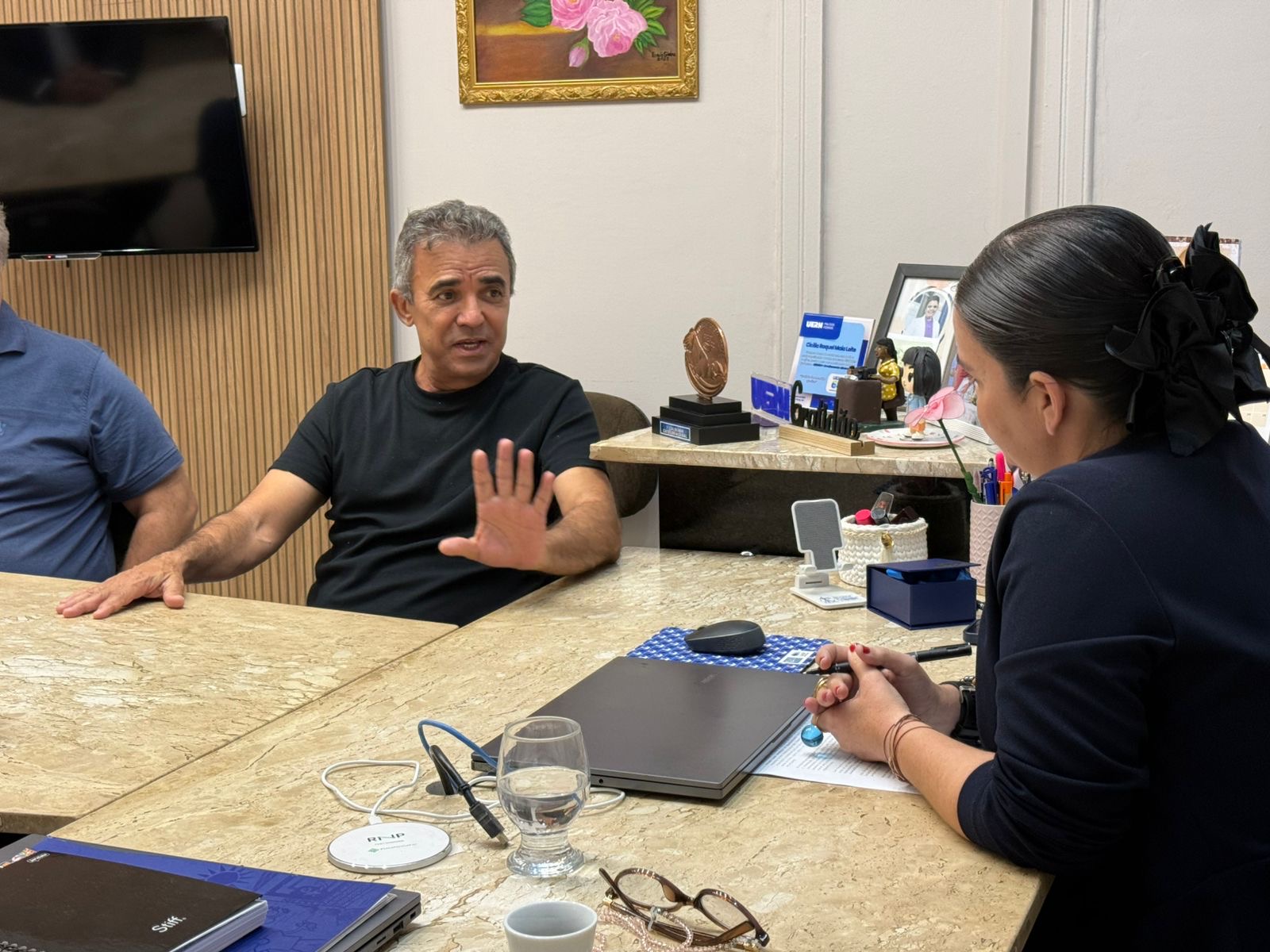 Jorge do Rosário visita UERN e reafirma compromisso com a educação pública