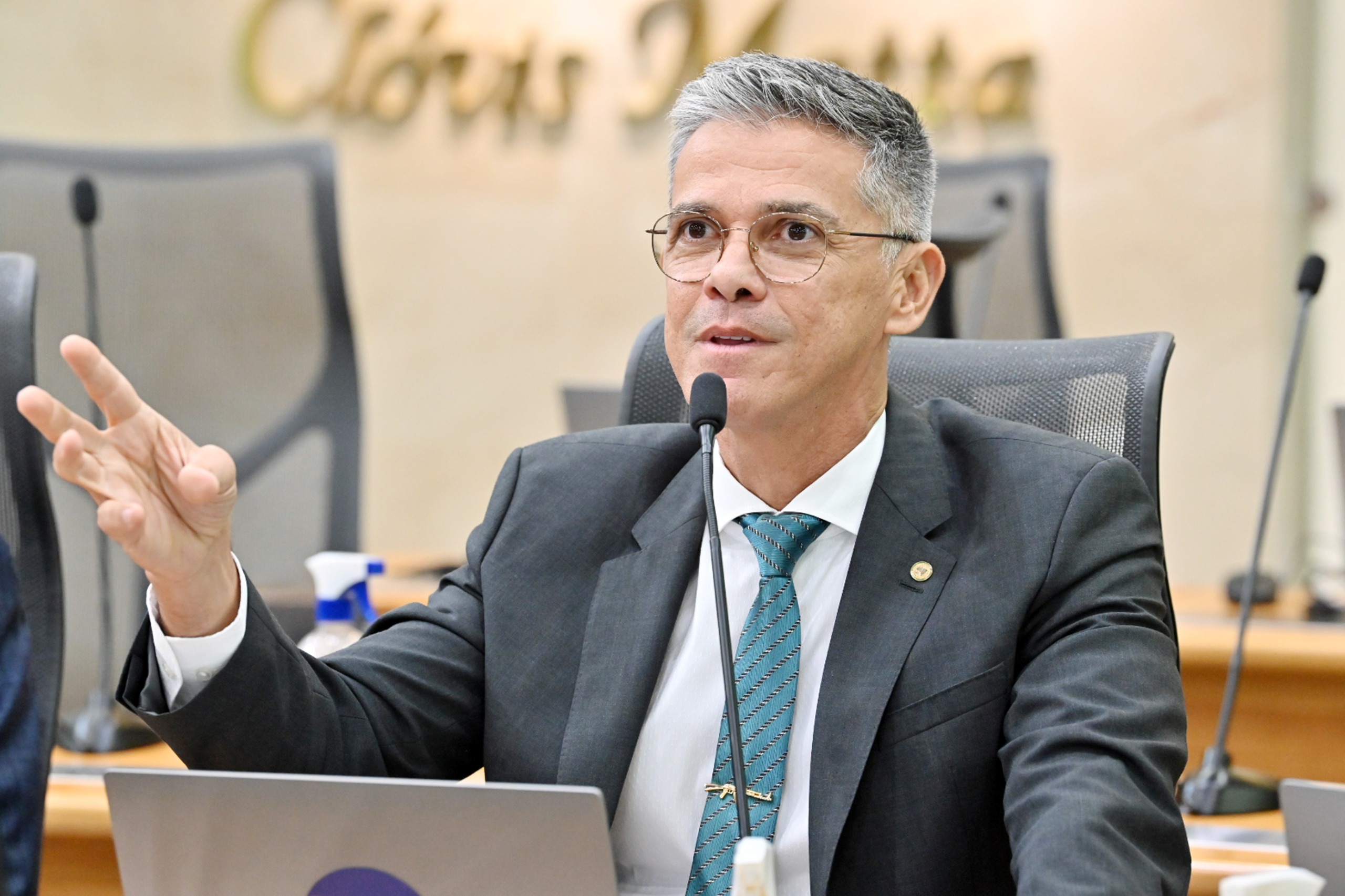 Coronel Azevedo rebate fake news e reafirma combate às facções criminosas