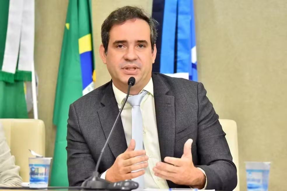 Bomba chiando: Cadu tenta rebater Walter, mas decretos do governo confirmam crise fiscal no RN